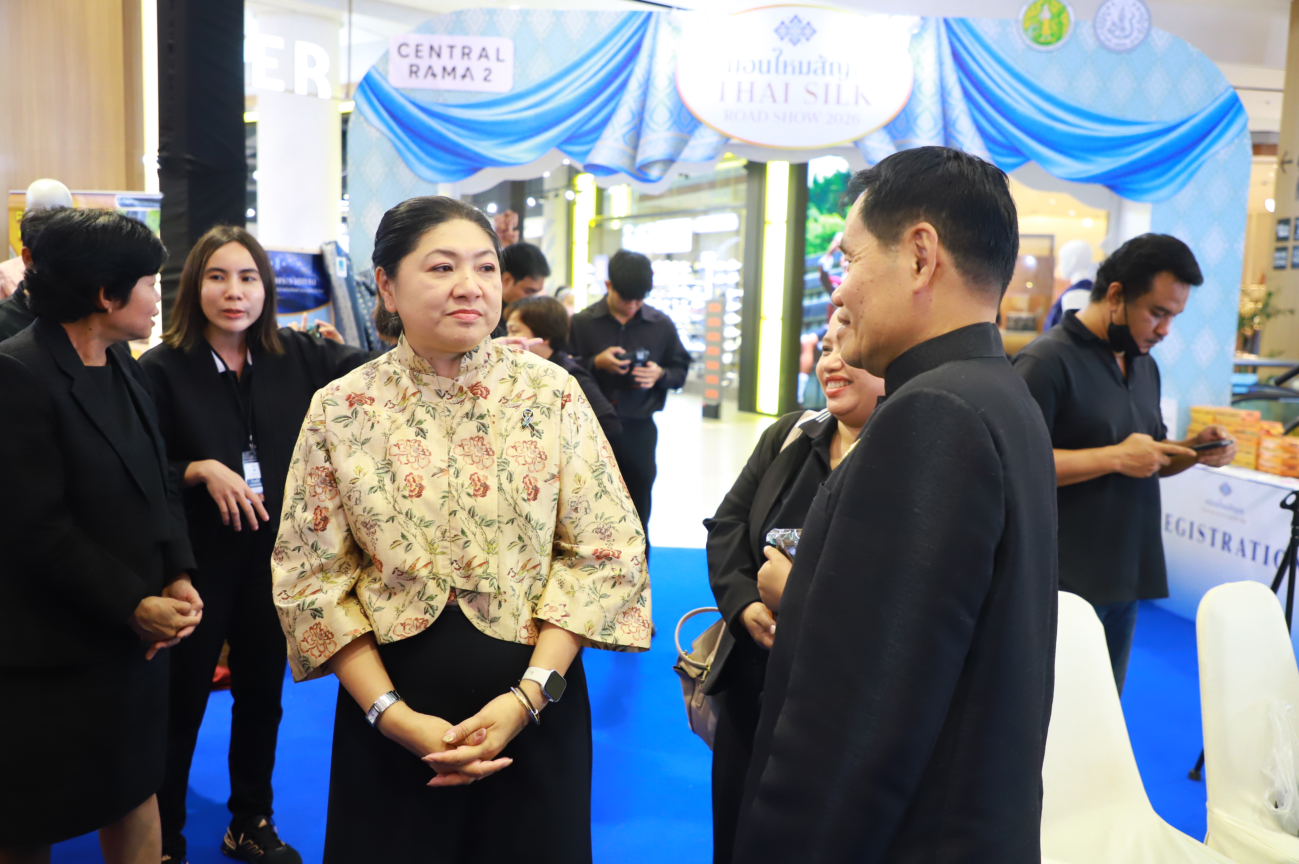 title - ส.ป.ก. ร่วมพิธีเปิดงานหม่อนไหมสัญจร ณ กรุงเทพมหานครและจังหวัดนนทบุรี ครั้งที่ 1 ชูนโยบาย ตลาดนำการผลิต เพิ่มช่องทางจำหน่าย สร้างรายได้เกษตรกร